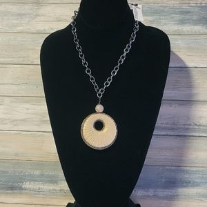 CHICO'S SHELL PENDANT